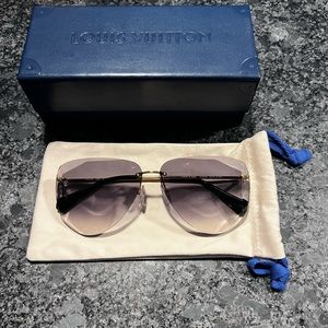 Louis Vuitton Aviator Sunglasses. Authentic